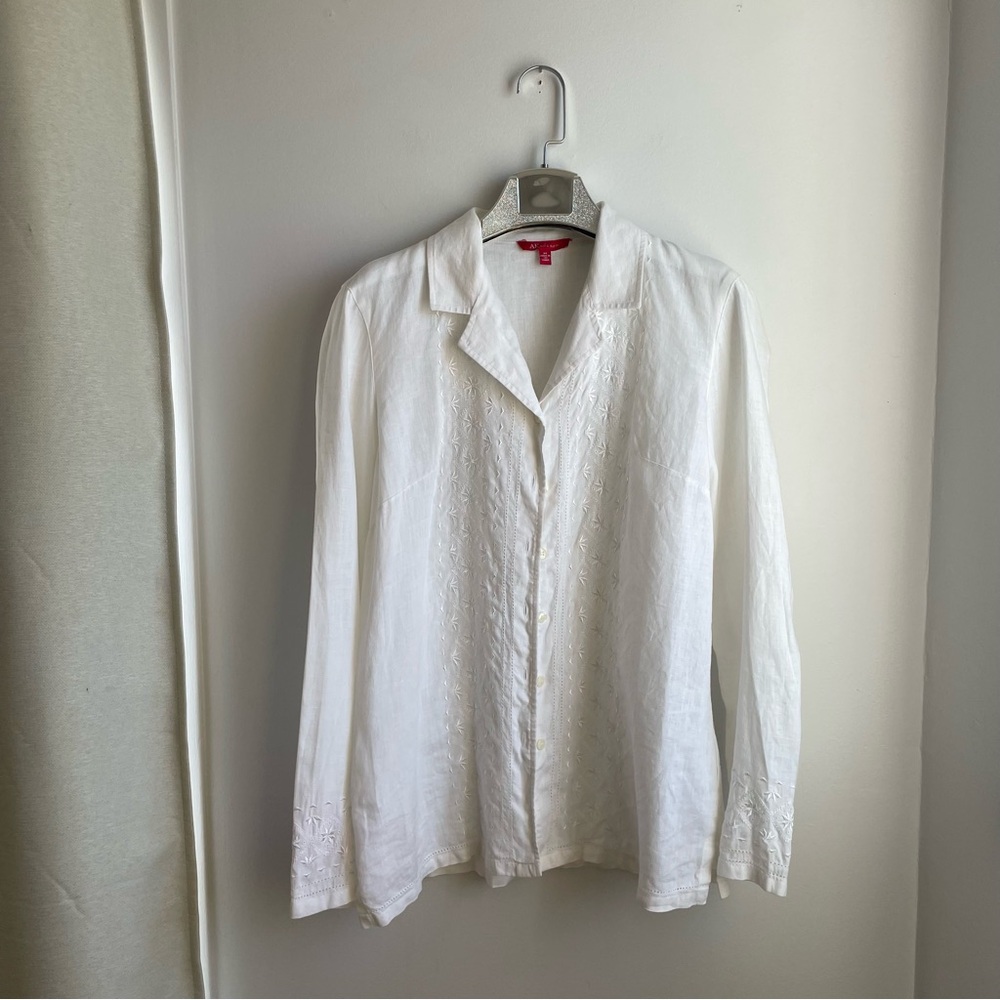 Anne Klein 100% Linen White Embroidered Button up Shirt size M